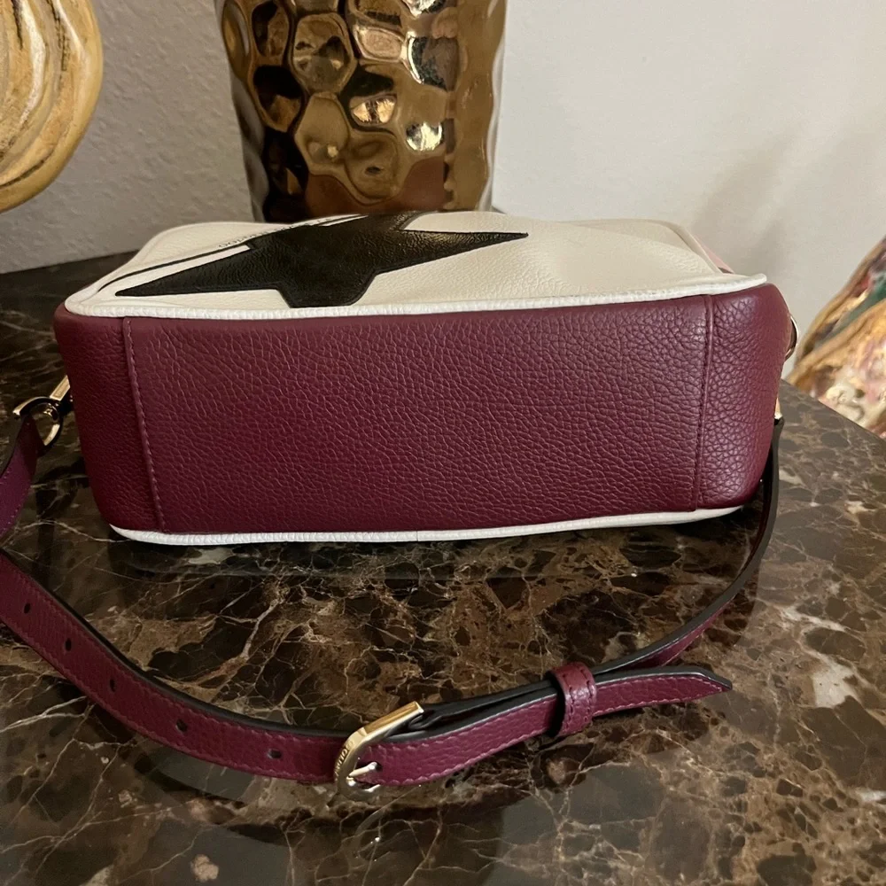 Golden Goose Star Made in Italy Soft-Grain Leather Crossbody Bag. - Picture 3 of 10